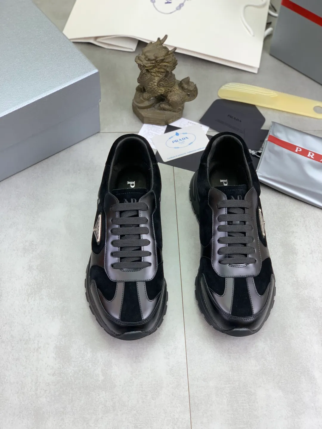 Men's men's shoes💰P580💰【New model】Top quality, new popular models on the official website, which will never go out of style for a century,🆘 The trendy brand (Prada) mainly promotes popular models, avant-garde and versatile fashionable men's shoes, private version molding, cowhide surface splicing 1:1 oil edge processing... fashionable and simple, original imported cowhide interior cowhide feet; the atmosphere and personality are more fashionable, eye-catching and pursuing class. It will subvert old ideas and be a must-have for fashionistas who want to spend time with you! Must keep it! High-end comfort, high-end quality workmanship. Size: 38-44 Various colors available. full package